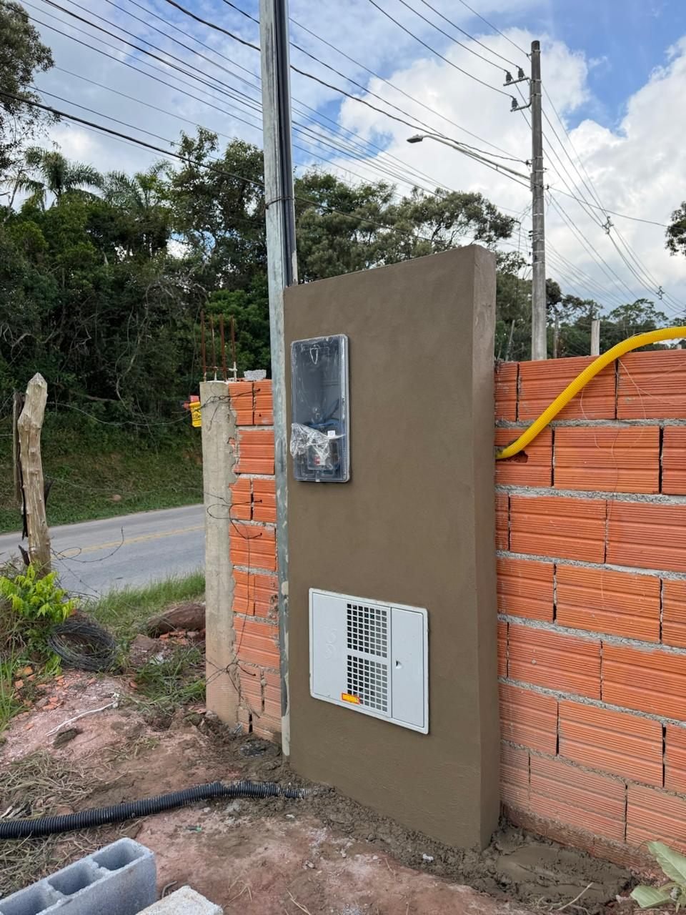 Padrão de entrada residencial padrão ENEL e Sabesp montado pela AGS Elétrica